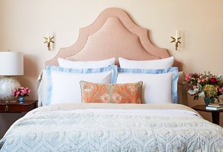 Long pillow shop for queen bed